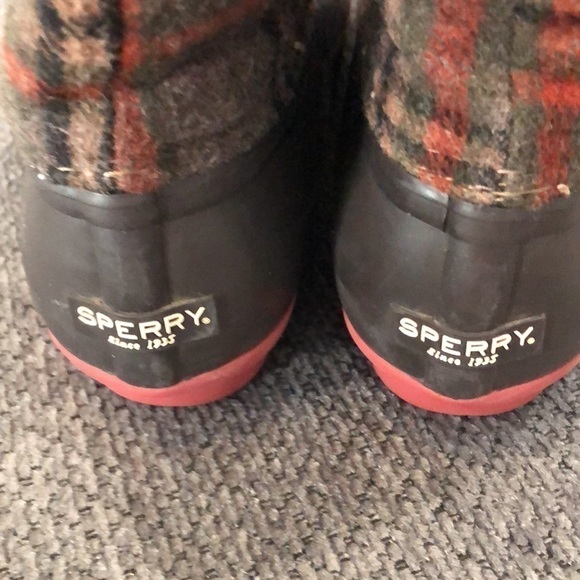 Sperry Saltwater Plaid Duck Boot.  Size 8 - Picture 3 of 10